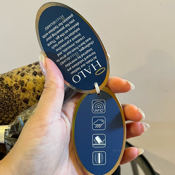 Ultimate RFID Theft-Proof Crossbody Bag - Picture 12 of 14